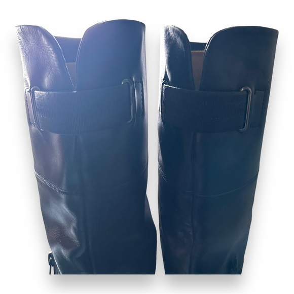 Black leather tall boots with zipper enclosure - Picture 2 of 6
